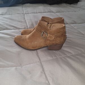 Clarks shoes size 8.5